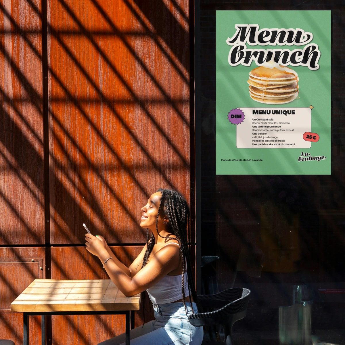 Affiche du menu brunch La Boulange, présentant une offre gourmande avec croissant, pancakes et boisson chaude.