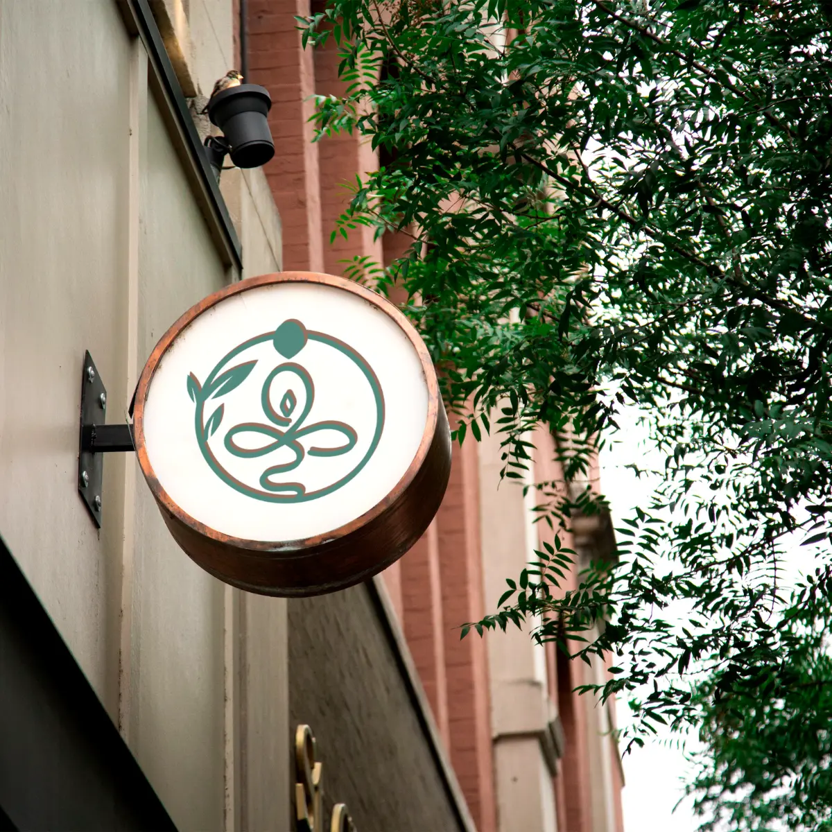 Enseigne du logo Yoga Le Refuge, centre de yoga et bien-être à Saint-Rome-de-Tarn.