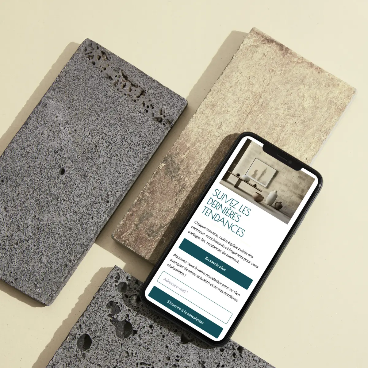 Version mobile du site web Lovell Déco présentant la newsletter sur les tendances en décoration d’intérieur.